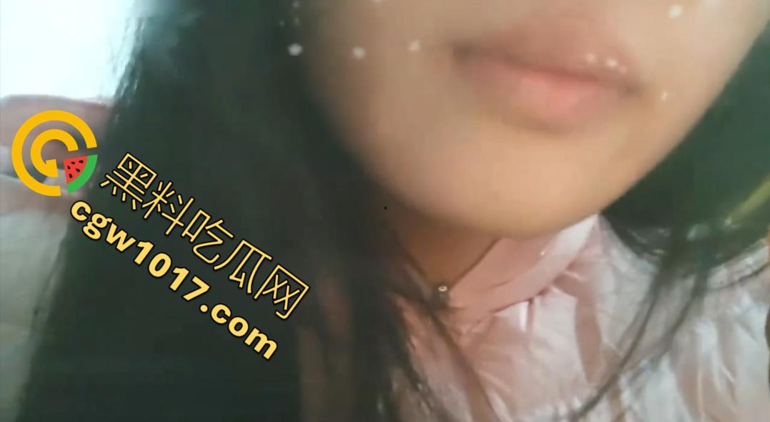 极品大一妹子用玻璃片苦练舌技和深喉技巧！舌头灵活到爆，终于让男友缴械在嘴里，射了满满一嘴！-4