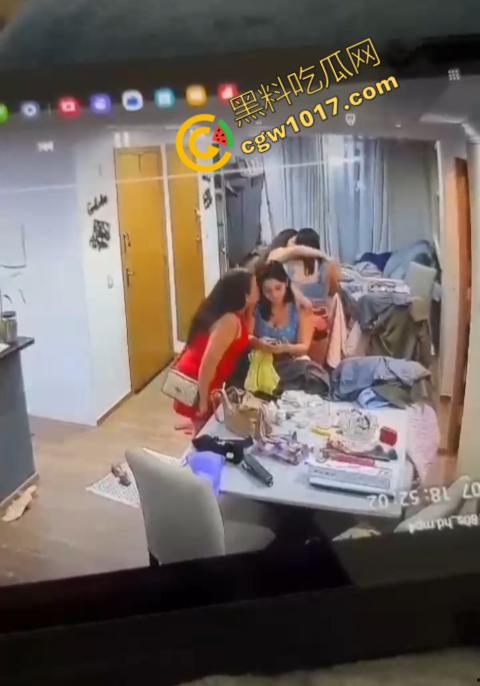 国外真实家暴！男人狂殴老婆，砸晕后仍不放手！惨不忍睹的家庭录像惊爆网络！-3