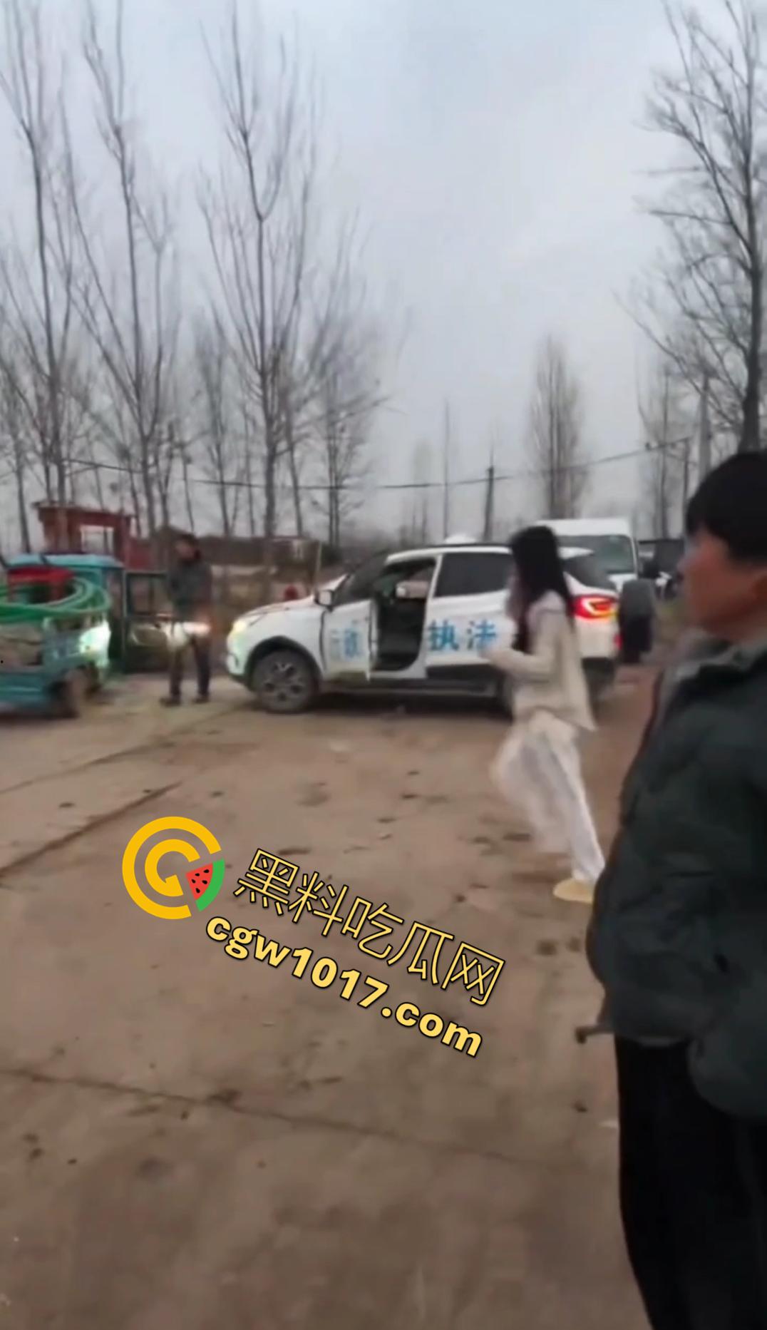 安徽亳州赵桥乡爆炸惨案只因为村名非法烟花销毁失控造成!卢天庙小学附近的建筑坍塌受损不一 造成4人重伤!-2