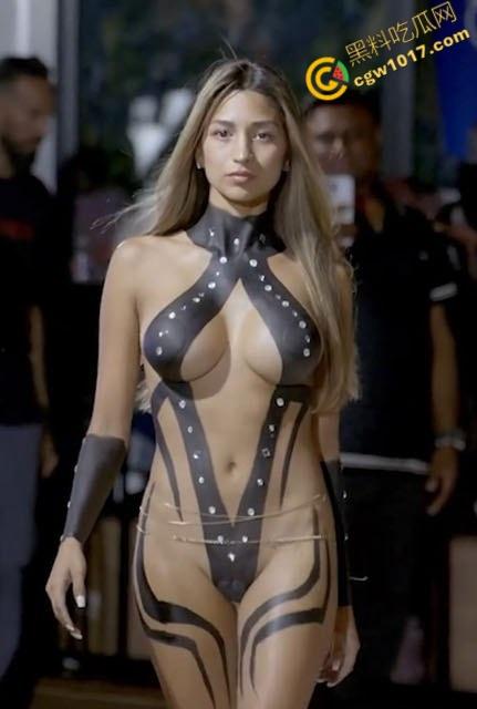 2025迈阿密泳装周【Farnello】胶带秀零布料全裸勾魂，金发超模乳臀春光乍泄，私处若隐若现，欲望炸裂T台！-3