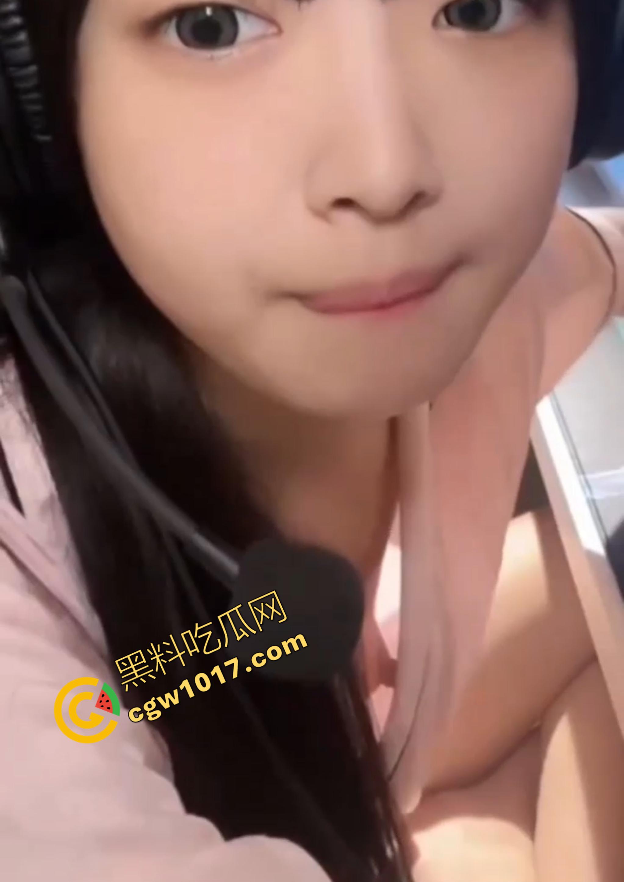 快手抖音网红最刺激走光集锦，暴露美穴美乳，惊艳贴身拍摄，性感迷离，眼力挑战，满足所有视觉欲望！-8