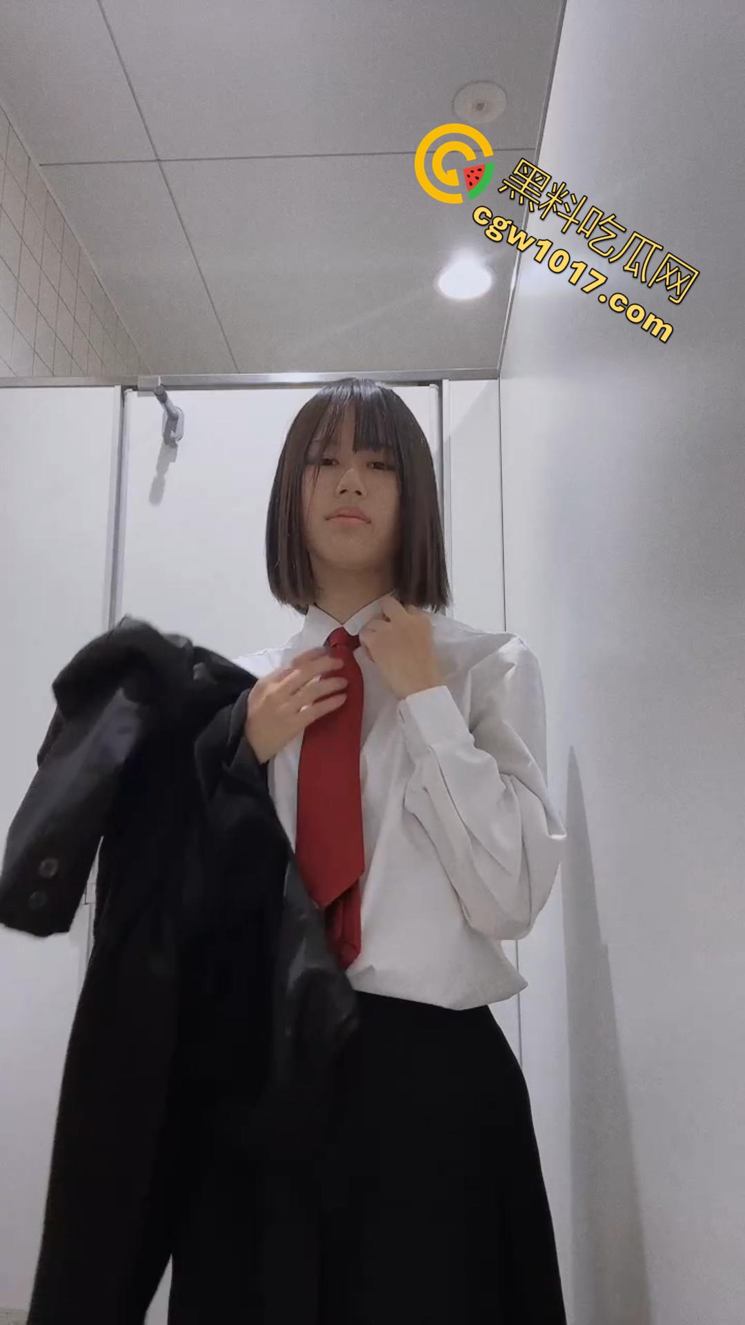 沈阳职高【刘思涵】在宿舍跟金主爸爸网调!抠逼揉奶掰穴特写,不再是别人的白月光 她已经变成了金主专属母狗!-2