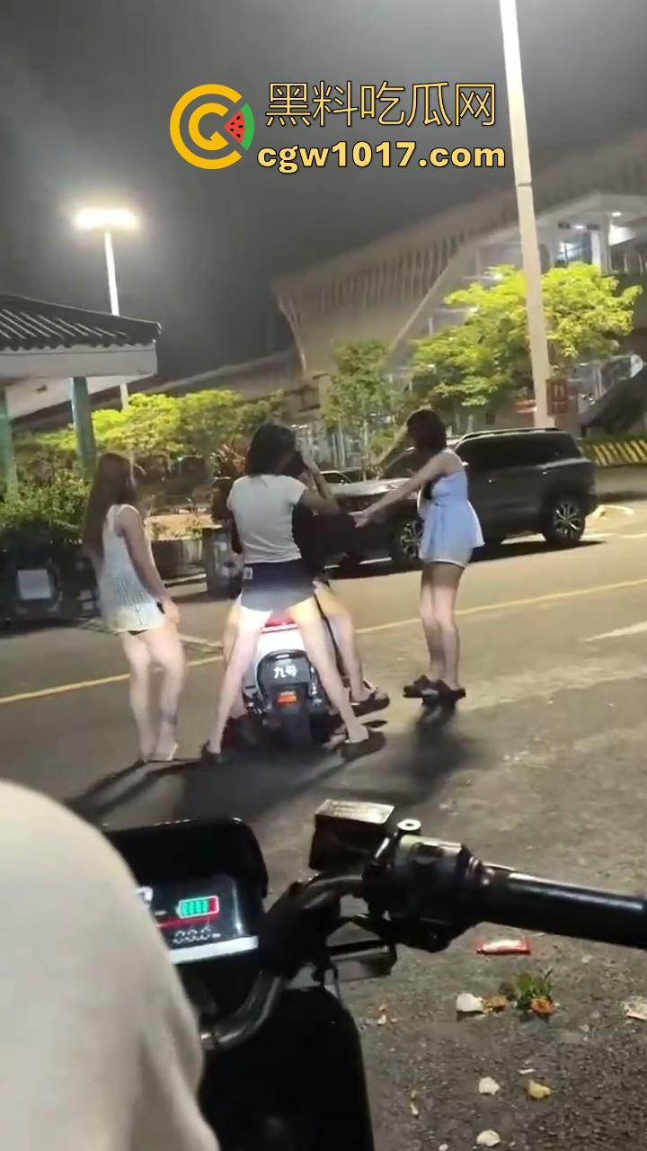 不用怀疑这就是精神小伙的日常操作,睡醒开鬼火搭小妹,游街结束随机解锁小妹酒店操逼,有时候你还不得不服气!-1