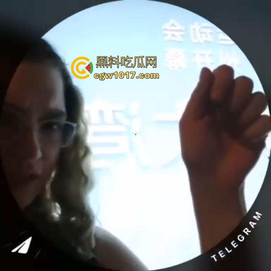 外表清纯的俄罗斯萝莉去了一趟广州就变成了黑人马桶！还拍视频教学怎么给黑人爸爸弹舌深喉！-3