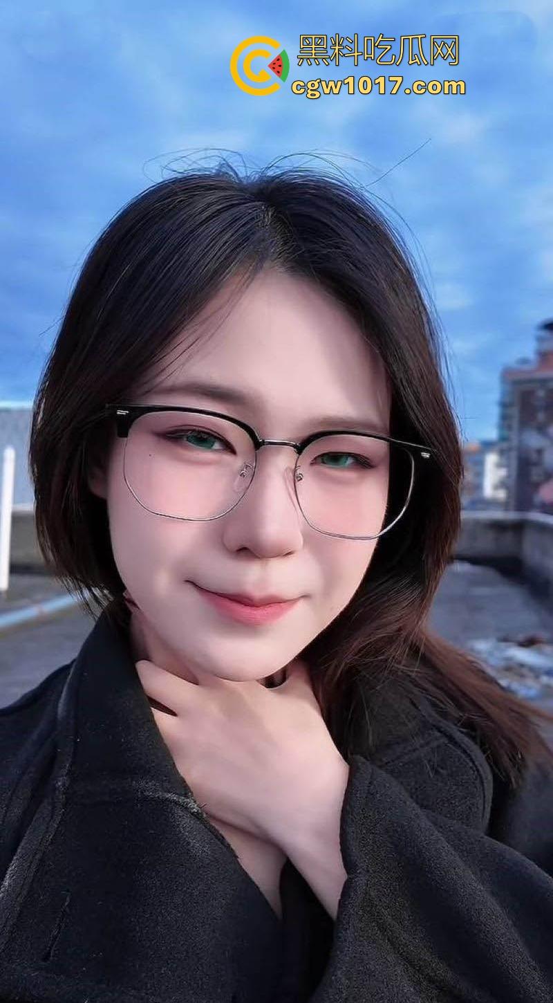 抖音御姐网红【桃桃酱乖乖】榜一福利曝光,超高颜值美女镜头前把玩超粉嫩乳头,甜美舞蹈撩人变身喷汁萝莉!-4