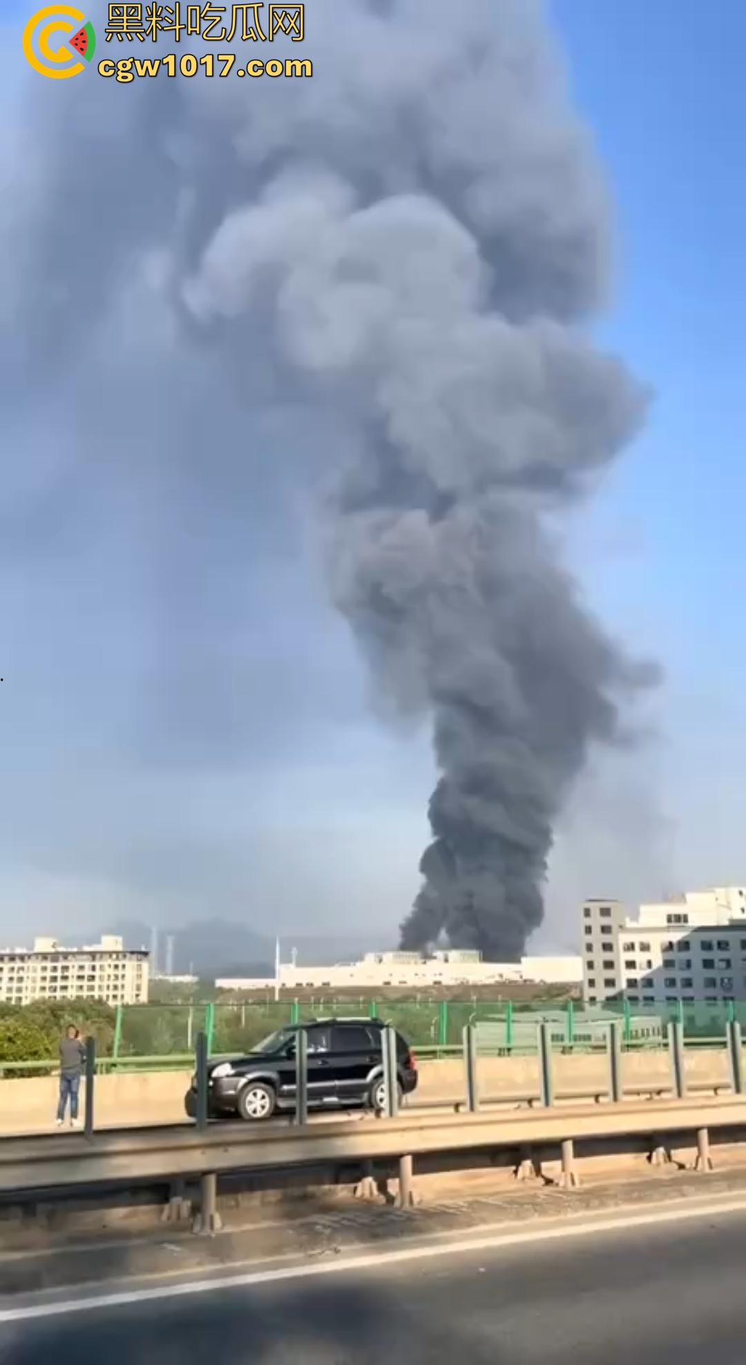 义乌光伏巨头正泰新能厂突发大火 赤岸镇浓烟冲天 全市消防出动几十车救火 全城围观!-1