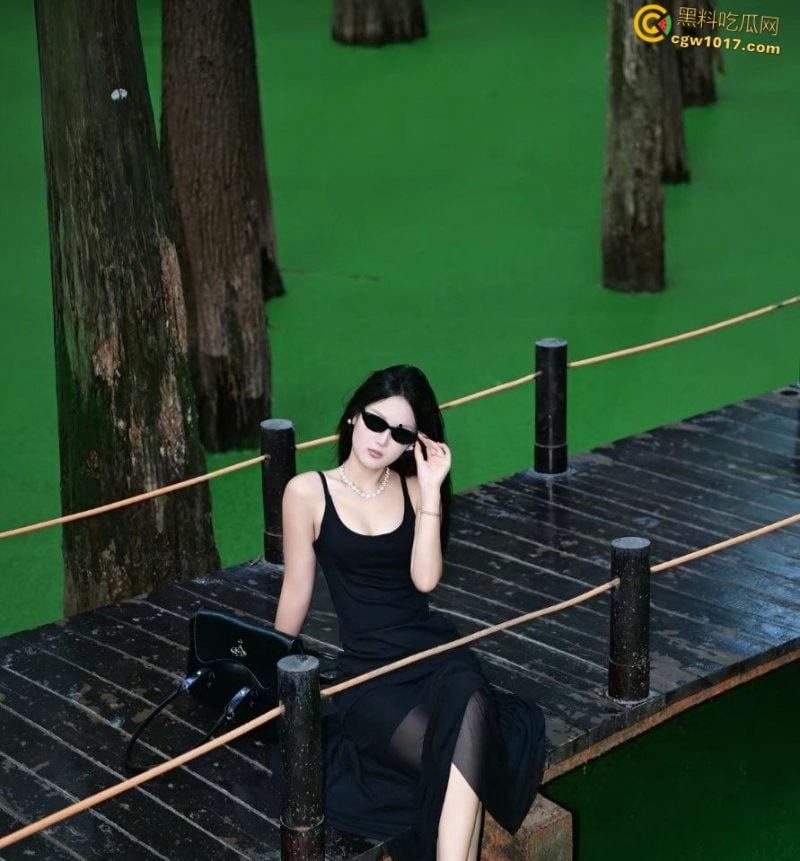 河北高颜值御姐【张舒怡】，细腰长腿前凸后翘，特爱口交深喉，车内楼梯间沙发到处开舔，到处都是战场 ！-3