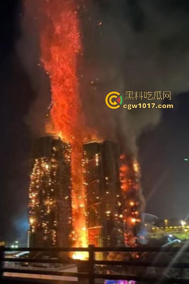 11月26日香港大埔宏福苑五级大火,维修外墙竹架起火不阻燃材料猛烧7栋31层大楼,要不是材料劣质能起火吗?-8