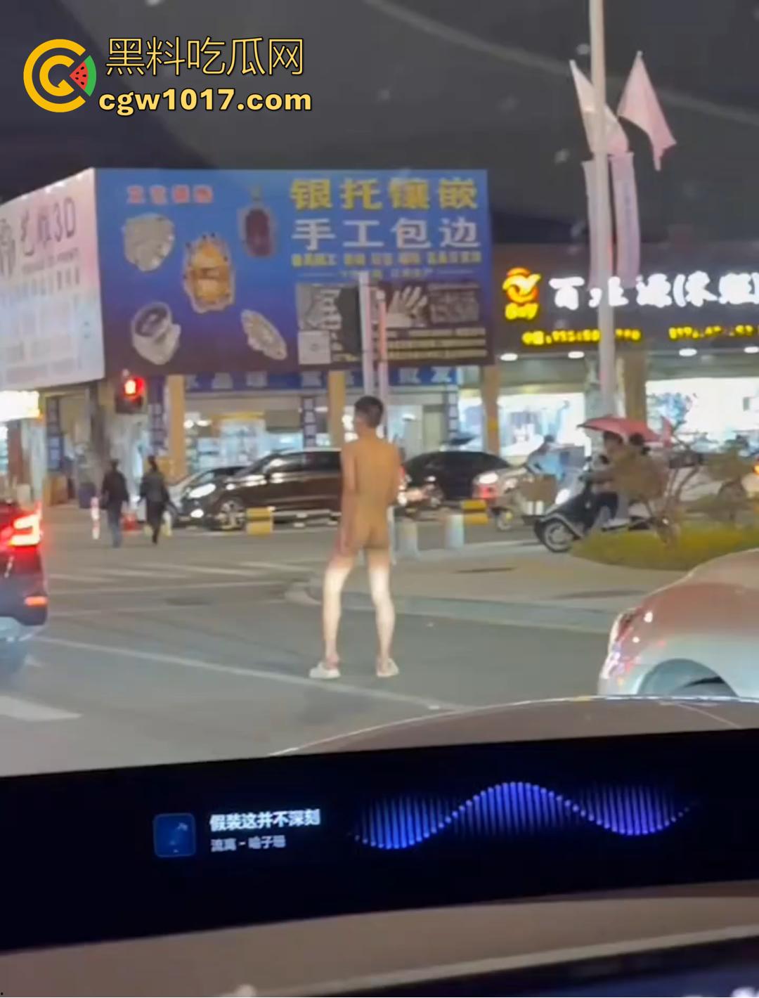 深圳罗湖水贝珠宝城惊现全裸男!大马路晃屌逛街 又是主人任务?-2