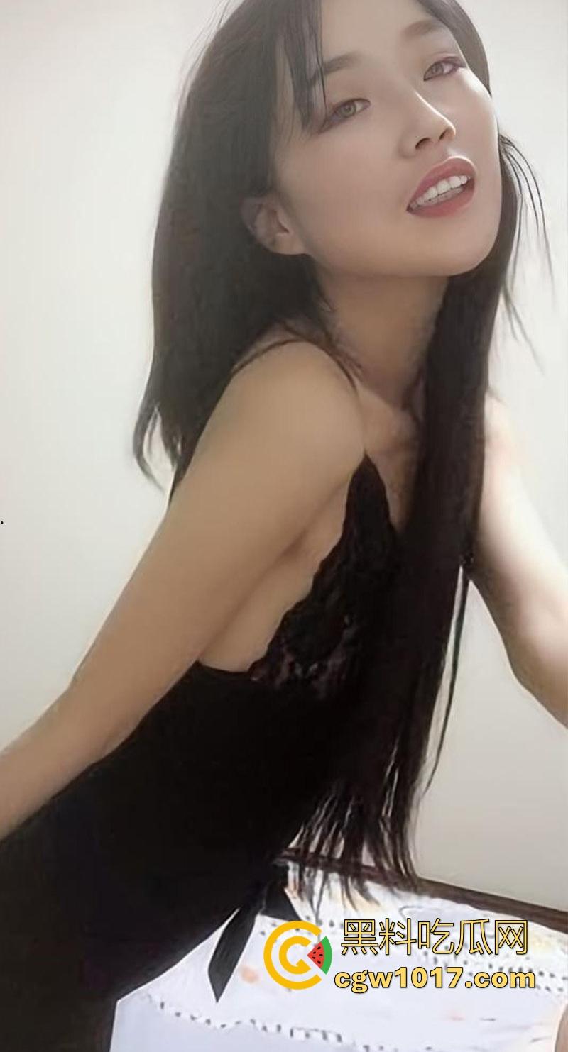 湖南炫舞工作室爵士舞蹈老师【魏晓枫】舞蹈生大长腿，柔韧度直接拉满，露脸深喉挑逗，诱人小穴等你来操！-1