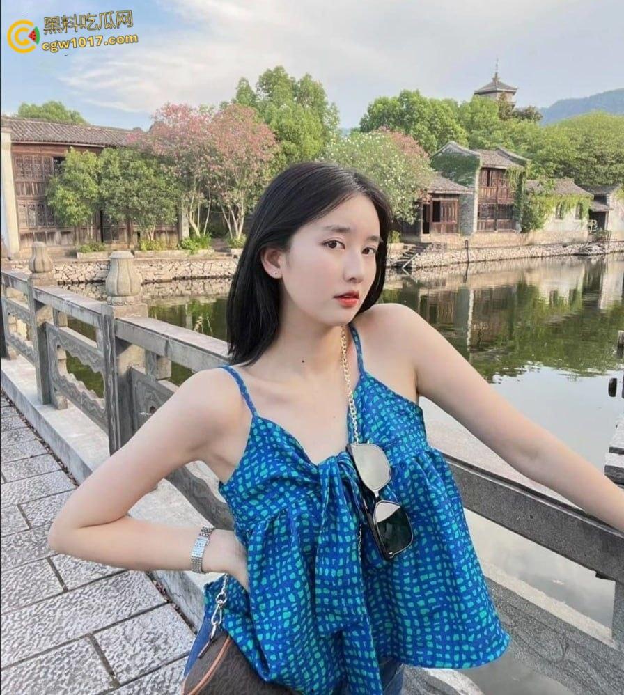 武汉工商学院辅导员【徐曦】，曾在花椒与金主裸聊被曝，视频完美露脸露点，极品巨乳娇喘挑逗 ！-4