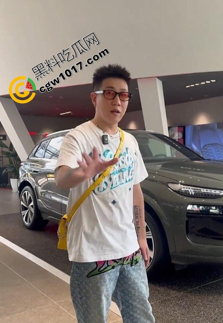 抖音百万级网红 老白不喝酒 被曝拒付3000陪滑费 女主发文控诉 身份却被实锤为外围女 完整版!-9