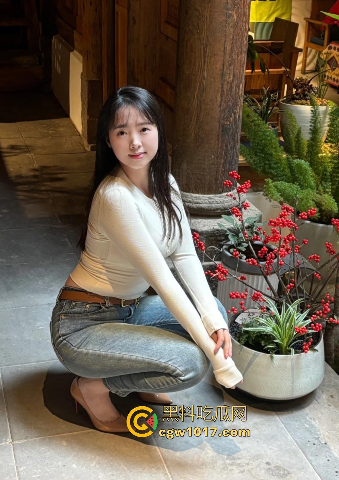 海角大神带肥臀姐姐野外露营,偷偷下药还假装害怕,钻帐篷里狂抠姐姐骚穴喷水,这弟弟最精了内射进去说是尿液!-1