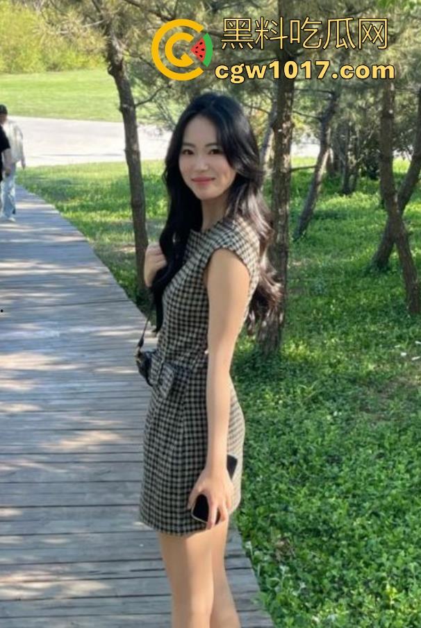 酒店开房庆祝小姨子生日,换上极品女仆装开始狂欢,化身无情打桩机花式无套猛插,只为满足小姨子的胃口!-1