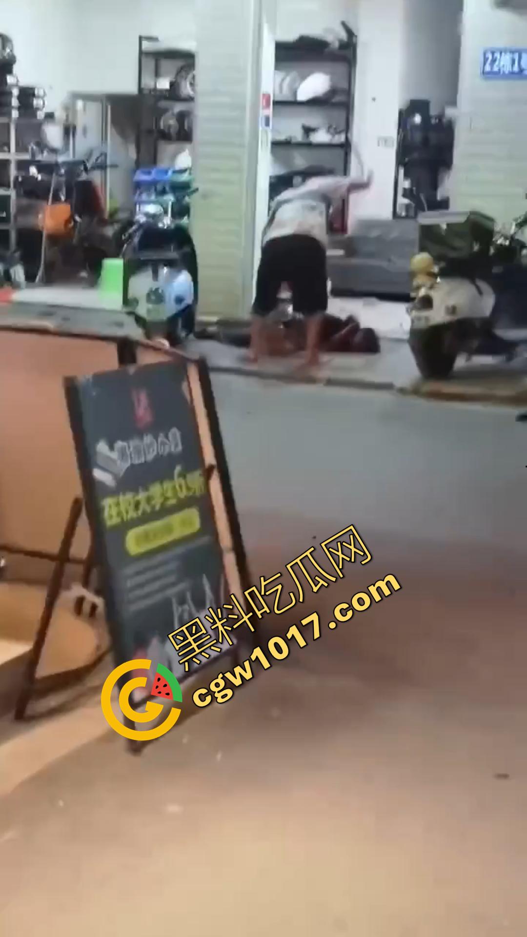 广西南宁骇人惨案!外卖骑手与商家发生口角 被其持刀疯砍当场死亡 现场血流成河毛骨悚然!-2