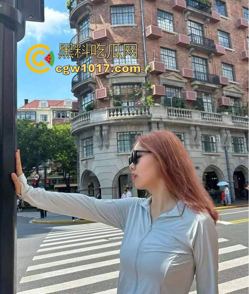 辽宁顶级母狗天天发信息求操,一天不操在哪狂叫,小穴被炮友操到外翻合不拢,颜值不高但胜在骚!-1