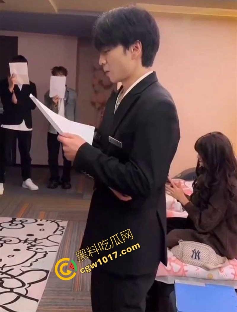 KTV会所少爷秘密训练：帅哥们的全能“修罗场”！只唱歌不够，绝技齐飞、话术奇口，为客人献身，舍命演绎“极乐餐”！-1