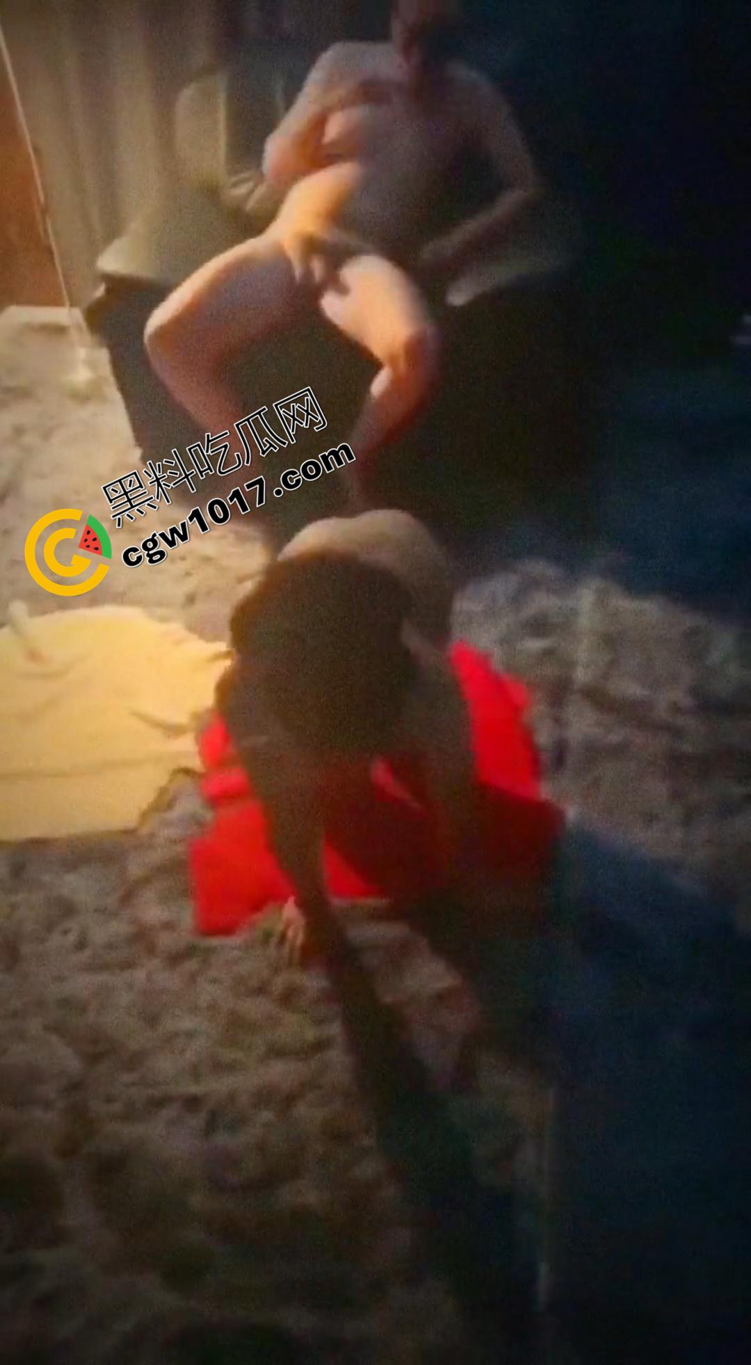 绿奴献妻跟俩东北大汉群P调教!骚母狗自己骑乘全自动榨精!全程女的都用东北话淫叫,虽然有些出戏但更刺激!-4