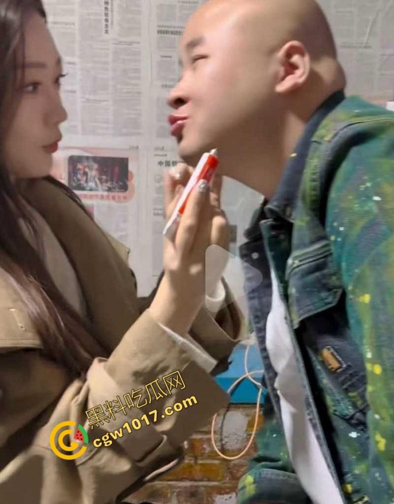 快手千万粉网红【老狗】惊爆丑闻:婚内出轨乱搞、KTV淫乱黑料满天飞!与爱徒【孙佳昕】狂欢,前妻直播爆猛料,裸露内幕掀波澜!-6