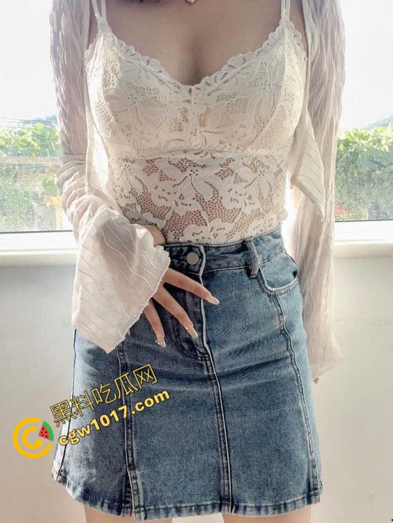 邯郸清纯少女【沈悦丽】不雅视频震惊四座！跪地口交，母狗骚态百出，微信自曝“公共母狗”，求更多男人轮流蹂躏！-1