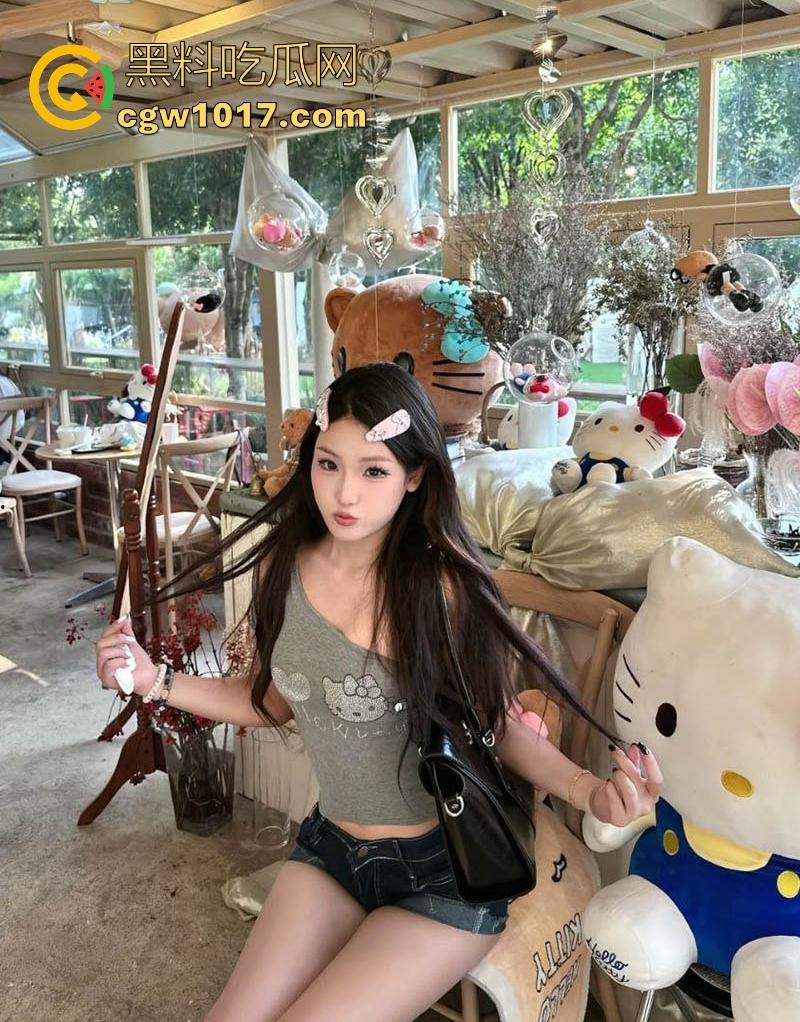 成都顶级小美【郑颖】约炮视频曝光，钟爱深喉口交女骚逼，性爱第一件事先舔屌，技术骚到堪比专业AV女优！-3