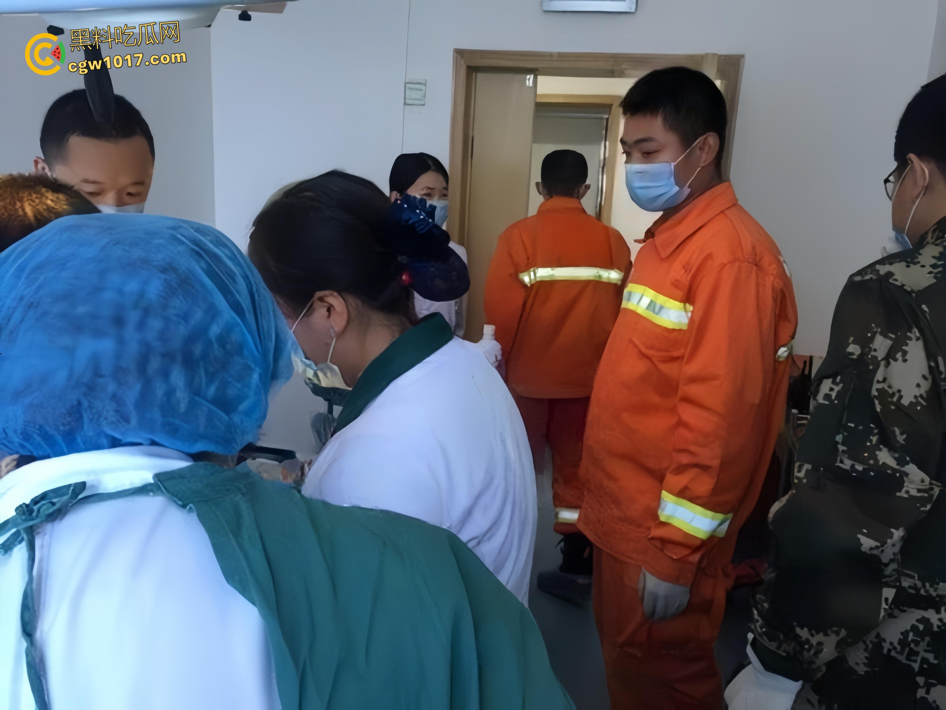 小说照进现实,男子追求刺激螺母自慰,勃起后被螺母卡住,消防人员和医生同时出动,解救被困阴茎 !-1