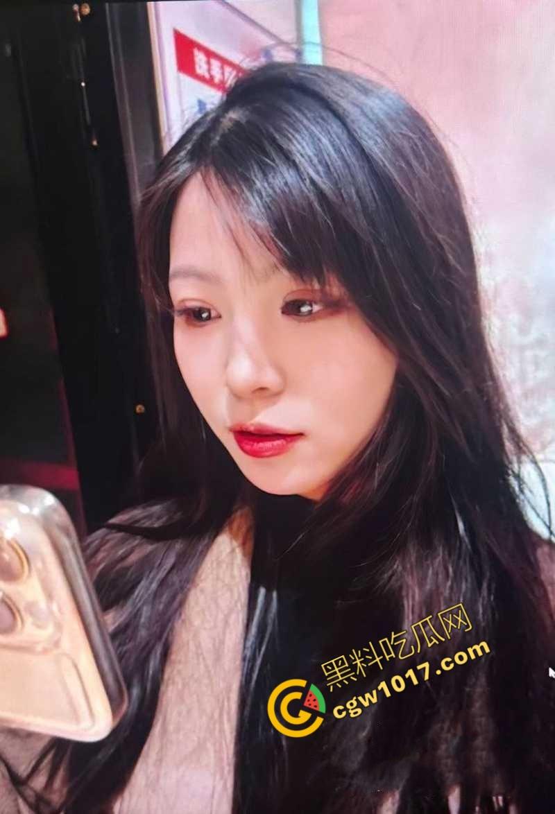 临沂迷人的少妇【周雅静】出轨大曝光：与情夫激情大战，露脸深喉，穿黑丝自慰，骑乘猛操，被老公发现后狂晒网络，震撼全网-1