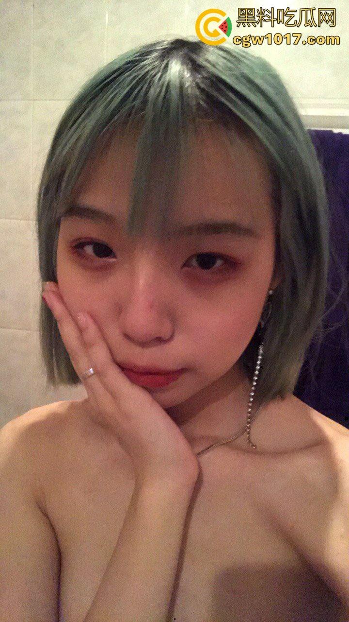 极品精神小妹被黄毛男友怂恿带狗链做爱 表演深喉吞精！虽是少女却已经乳头微黑！-1