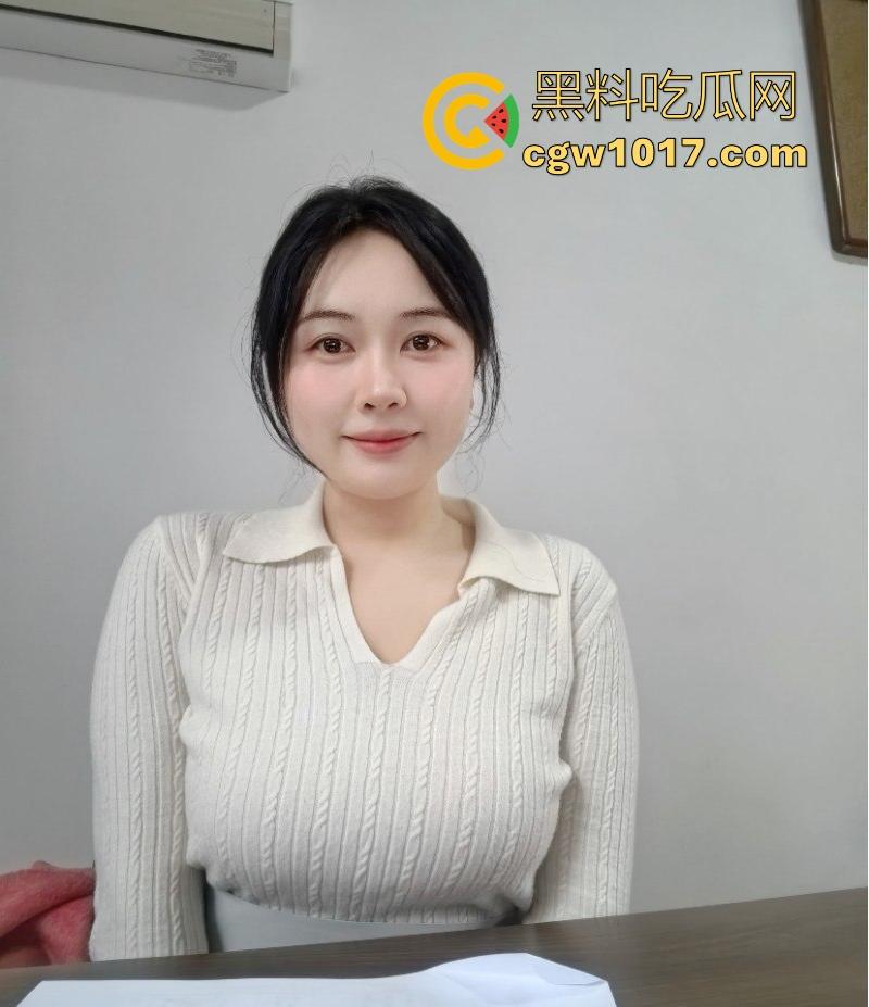 嫂子来月经饥渴难耐,为其推油按摩献殷勤,趁机菊花嫩穴一起蹂躏,可惜来姨妈了不能操,不得狠狠榨干!-1