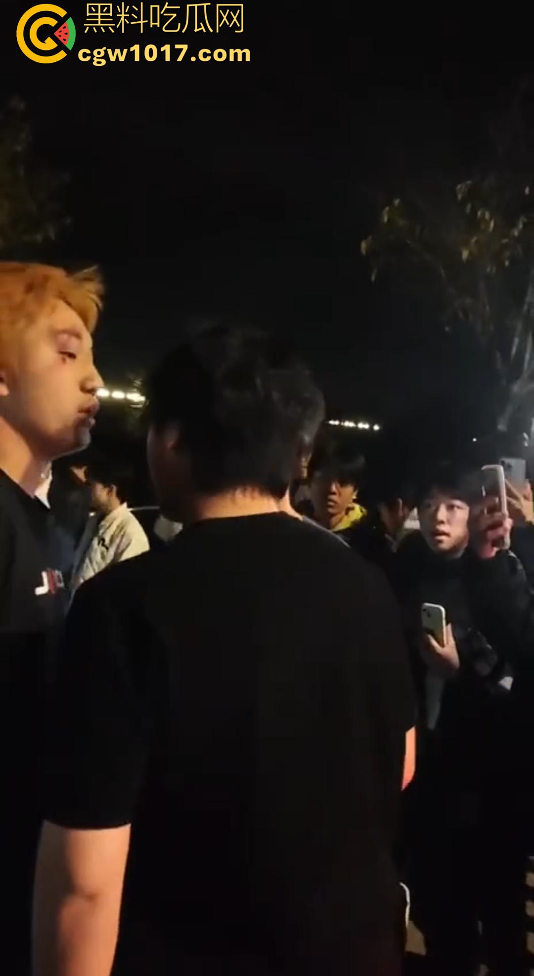 广西桂林C罗事件完整版 精神小伙为爱冲锋 与情敌约群架1v4 只为争夺交配权 现场视频流出！-5