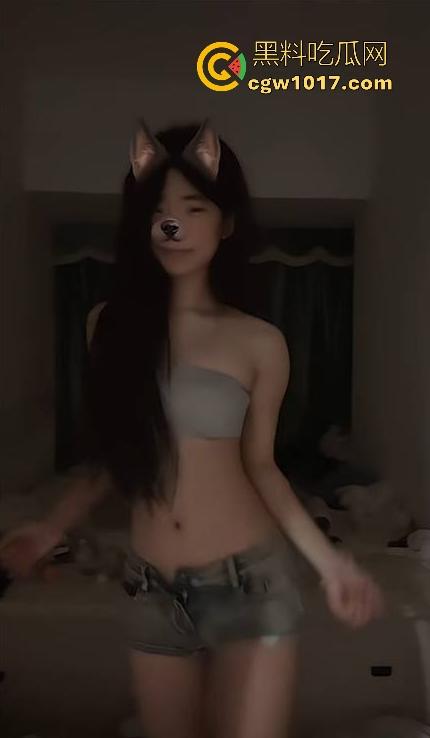 快手5.8万粉丝的精神小网红【林小桃】被金主调教爆操，真实露脸黑料私拍，小小的身体竟然藏着如此大的骚劲！-5