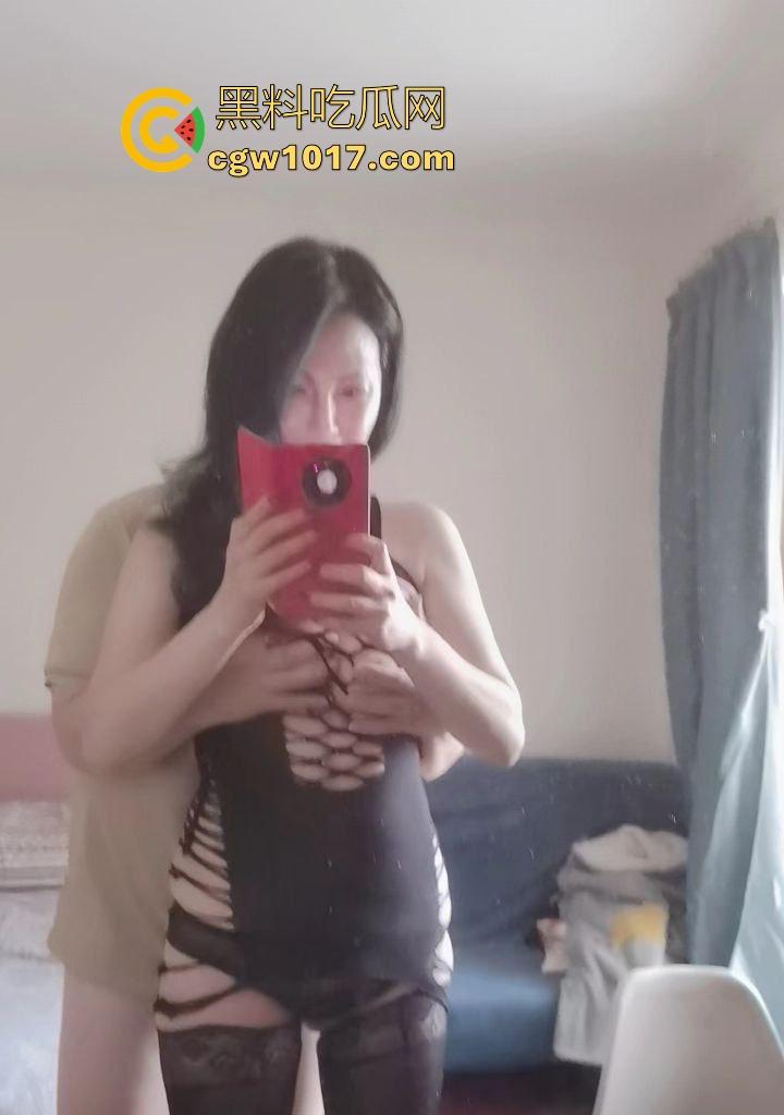 老款A8在线榨精，熟女人妻的极致性爱，露脸口爆内射，大奶肥臀全自动骑乘，熟女犹如酒是陈年的好，越陈越香！-4