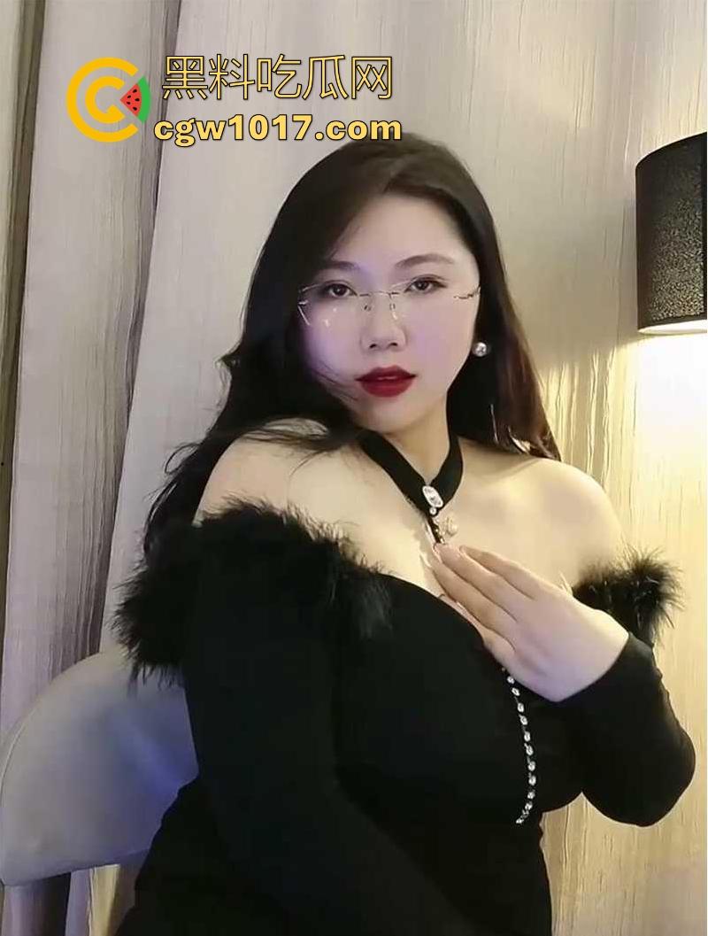 快手微胖熟女网红【耲戇薹脔素姐】不雅视频流出!线下被大哥约炮,跪地含屌猛舔,完美露脸浪叫销魂!-4