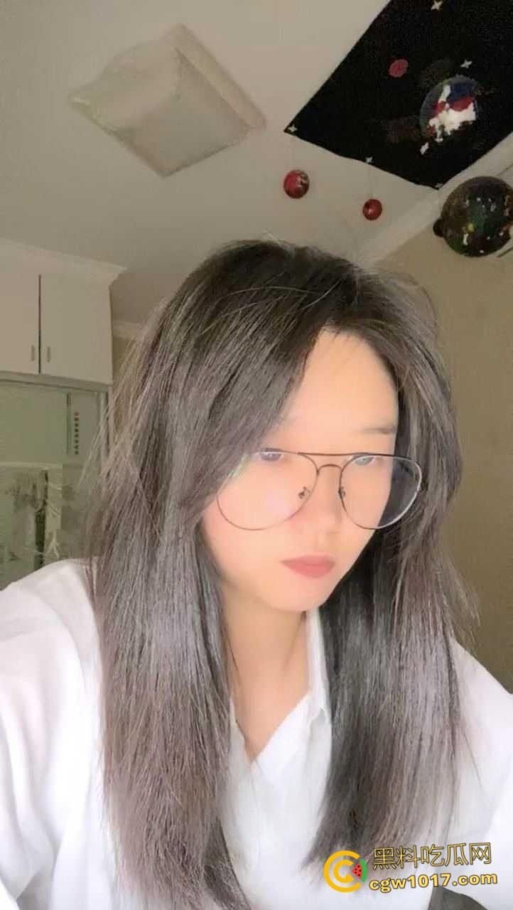 南京林业大学校花【何雯婷】，考研二战独居饥渴难耐，性感内裤塞个小玩具后继续学习，纯纯的清纯反差婊！-4