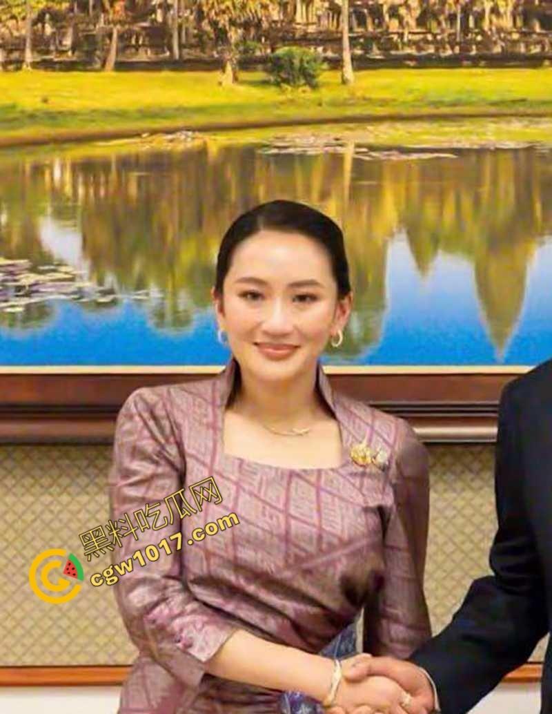 泰国女总理性爱丑闻泄密!极品巨乳,完美露脸,场景劲爆火辣,网民疯狂点击,震惊全球!-4