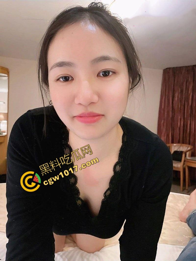 成都极品人妻【林伊敏】偷情曝光:狂野抽插无保护,性欲旺盛淫情不断,偷欢反差婊成网络热门,逼毛多密性瘾超强!-1