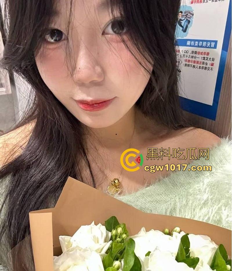 湖北师范大学萝莉学妹【温琬玲】反差跪床深喉口爆,狗链牵引翘臀后入爆操,与男友性爱视频曝光泄露!-7