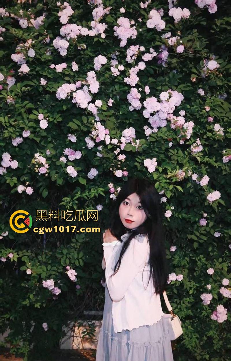 湖北师范大学萝莉学妹【温琬玲】反差跪床深喉口爆,狗链牵引翘臀后入爆操,与男友性爱视频曝光泄露!-1