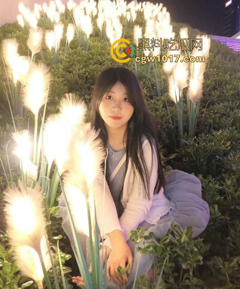 湖北师范大学萝莉学妹【温琬玲】反差跪床深喉口爆,狗链牵引翘臀后入爆操,与男友性爱视频曝光泄露!-5