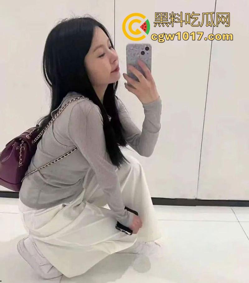 网聊约炮小红书极品小美,清纯少女秒变骚逼精盆,酒店套房跪吞巨屌,无套后入内射喷精,看着就很有感觉!-6