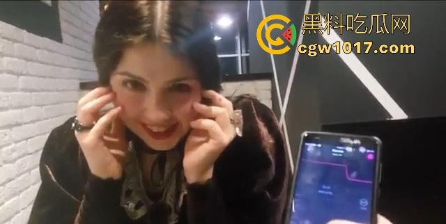 把跳蛋放在漂亮美眉的体内,随着震动频率的变化看她的脸蛋狰狞,档位越大越舒服,差点淫叫声都出来了!-5