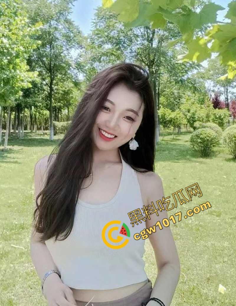 钦州骚妹【吴琪雪】乱伦丑闻炸翻全网：被亲爹无套内射，打胎后再度狂欢，前男友怒曝聊天记录毁三观！-1