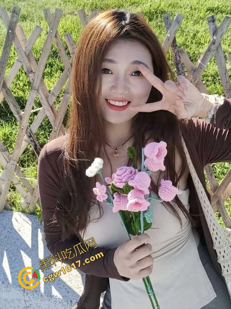 钦州骚妹【吴琪雪】乱伦丑闻炸翻全网：被亲爹无套内射，打胎后再度狂欢，前男友怒曝聊天记录毁三观！-4