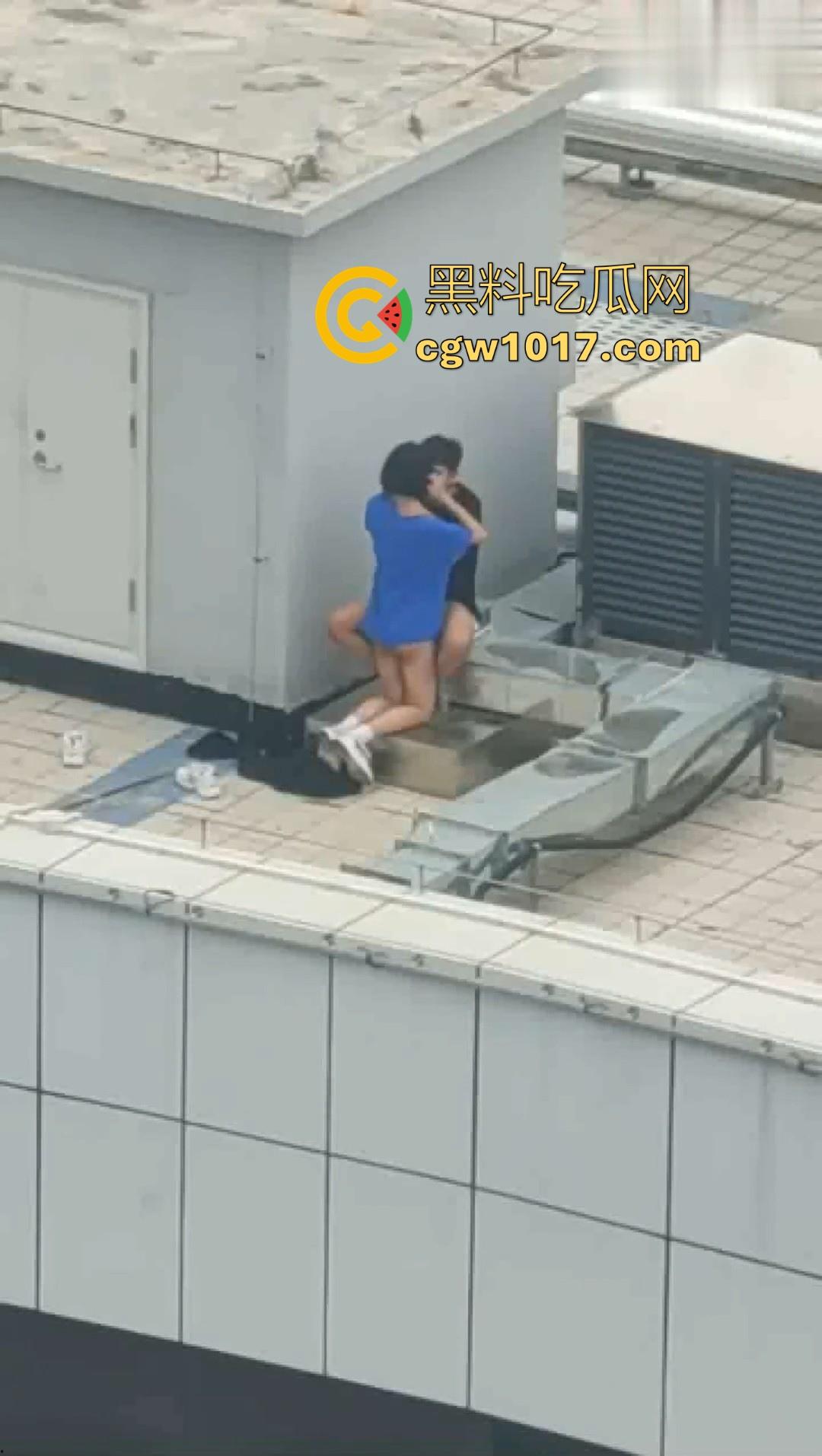 小编精选户外野战做爱视频,各种场景各种大胆做爱露出,无视众人猛插骚逼,只友你想不到的没有他们不敢操的!-13