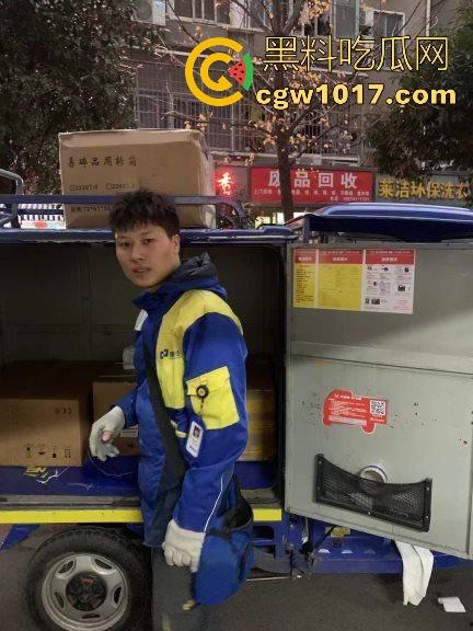 德邦物流野战视频曝光!送快递给少妇送到小树林野战,裤子一扒激情开干,后入打桩猛操边操边笑,麻烦给个好评!-2