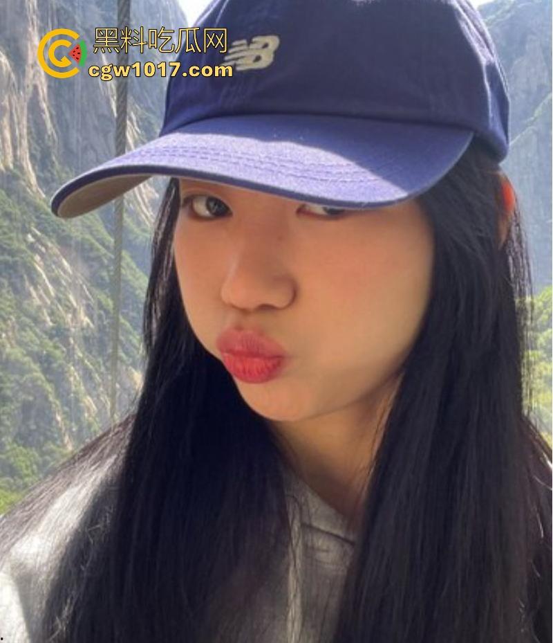 广州大学可爱学妹【李怡君】反差眼镜妹身穿诱惑女仆装,电动玩具猛桶紧致蜜穴,后入爆操颜射满面 !-1