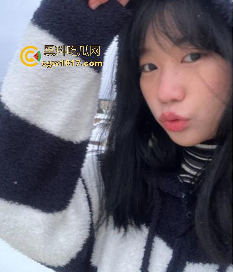 广州大学可爱学妹【李怡君】反差眼镜妹身穿诱惑女仆装,电动玩具猛桶紧致蜜穴,后入爆操颜射满面 !-2