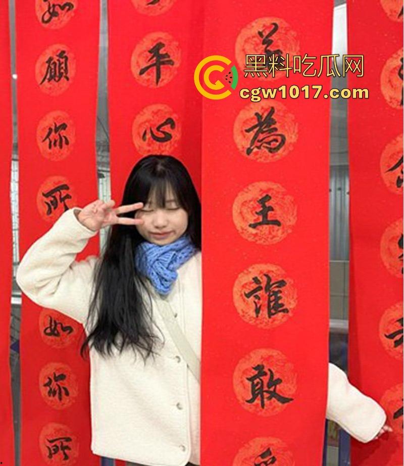 广州大学可爱学妹【李怡君】反差眼镜妹身穿诱惑女仆装，电动玩具猛桶紧致蜜穴，后入爆操颜射满面 ！-4