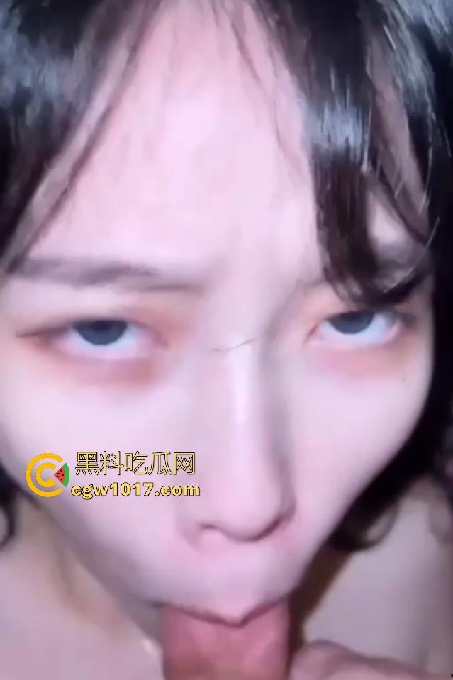 天津南开中学【王雨菲】,白皙粉嫩的乳头加上蓝瞳妆容,手握鸡巴扇奶子,口爆满嘴精液太多盛不住!-7