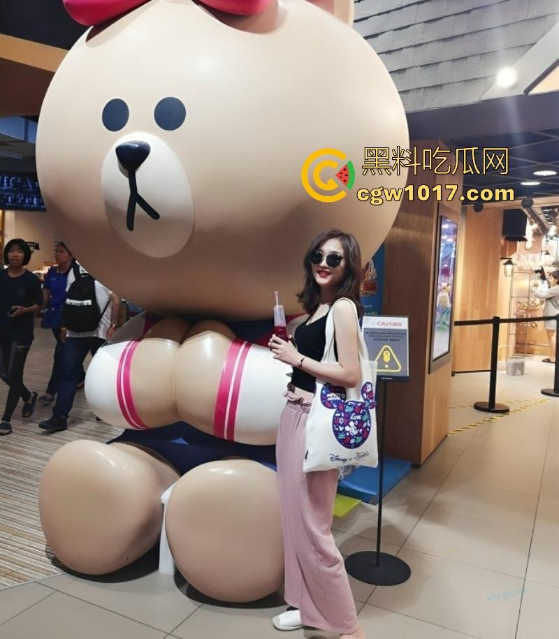 大佬分享一个月2万包养的极品女大,从白月光到淫语母狗只需要2万,无套猛插跪地舔屌手到擒来,真反差了!-3